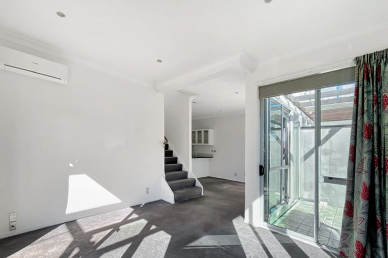 Photo of property in 11a Clearwater Cove, West Harbour, Auckland, 0618