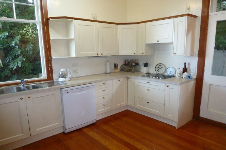 Photo of property in 12 Glasgow Street, Kelburn, Wellington, 6012