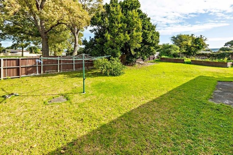 Photo of property in 15 Becker Drive, Weymouth, Auckland, 2103