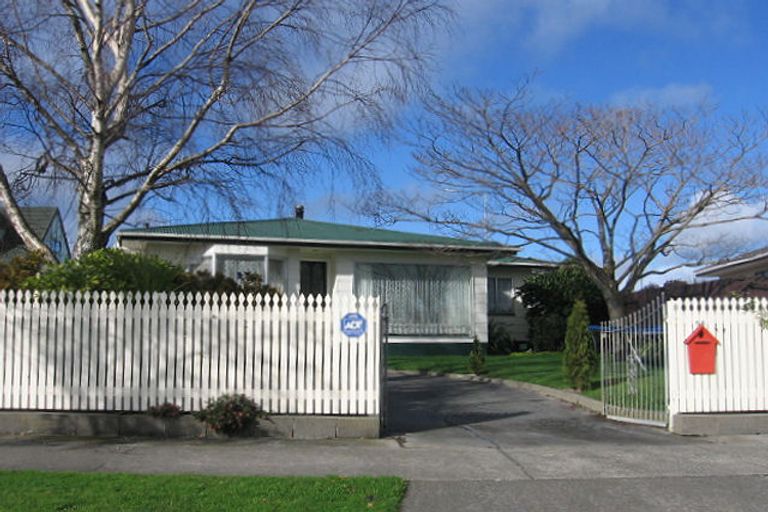 Photo of property in 56 Raglan Avenue, Cloverlea, Palmerston North, 4412