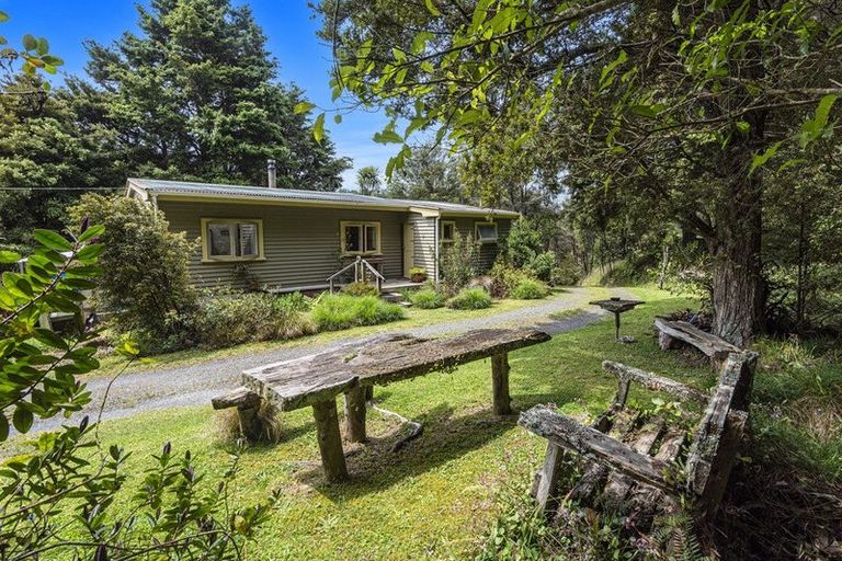 Photo of property in 64 Paparoa Station Road, Paparoa, 0571