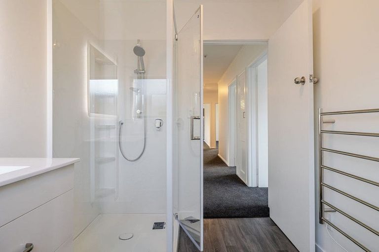 Photo of property in 37 Rewa Street, Takaro, Palmerston North, 4412