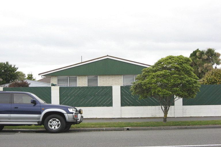 Photo of property in 17a Queenspark Drive, Parklands, Christchurch, 8083