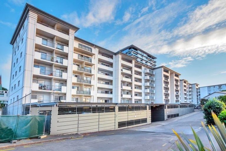 Photo of property in Luna Apartments, 1c/16 Burton Street, Grafton, Auckland, 1010