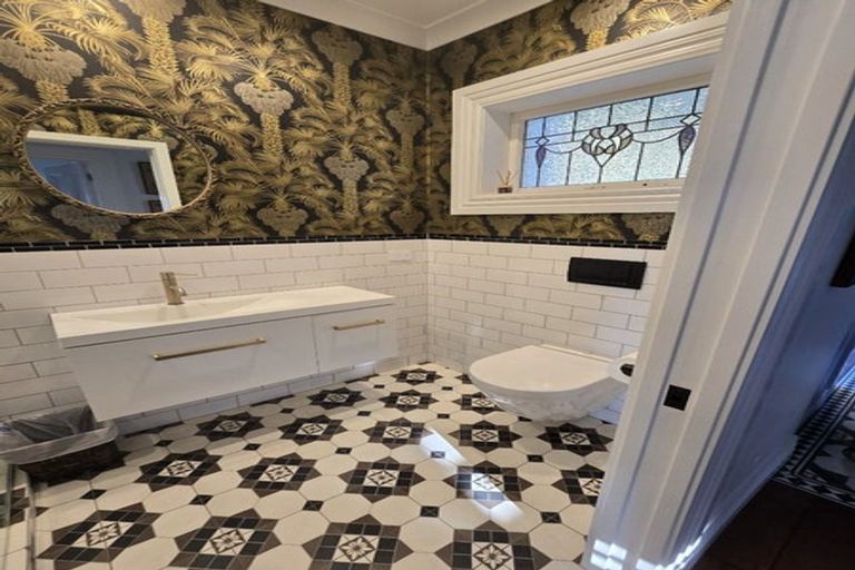 Photo of property in 4 Seaview Terrace, Bluff Hill, Napier, 4110