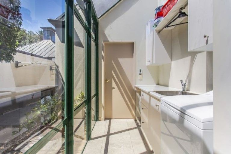 Photo of property in 45b Takutai Avenue, Half Moon Bay, Auckland, 2012