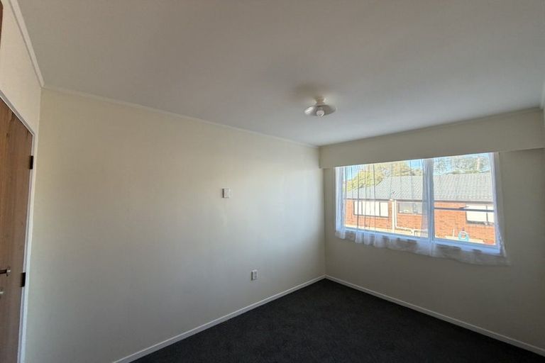 Photo of property in 2/62 Tiroroa Avenue, Te Atatu South, Auckland, 0610
