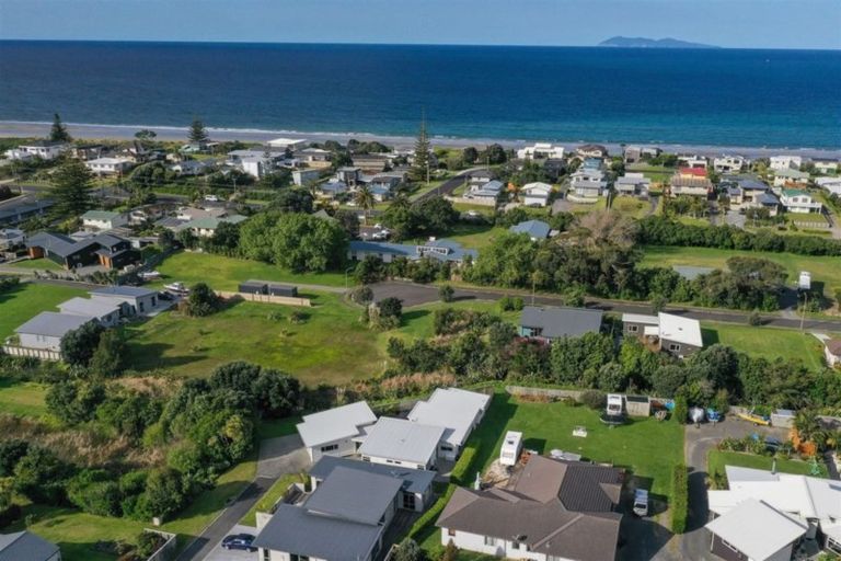 Photo of property in 10b Longboard Drive, Waihi Beach, 3611