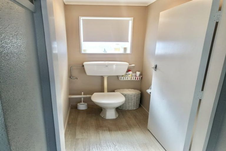 Photo of property in 2/71 Gemstone Drive, Birchville, Upper Hutt, 5018