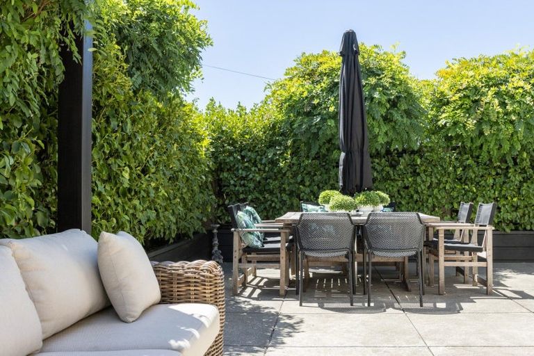 Photo of property in 2/11 Te Aute Road, Havelock North, 4130