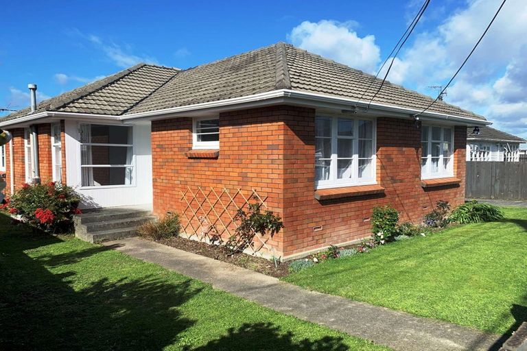 Photo of property in 2 Hazel Street, Ebdentown, Upper Hutt, 5018