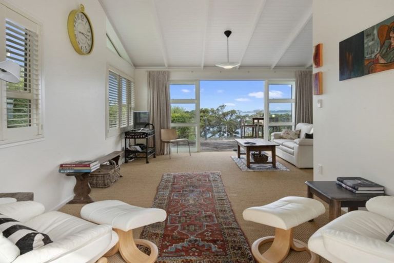 Photo of property in 6 Buckleton Road, Tawharanui Peninsula, Matakana, 0986