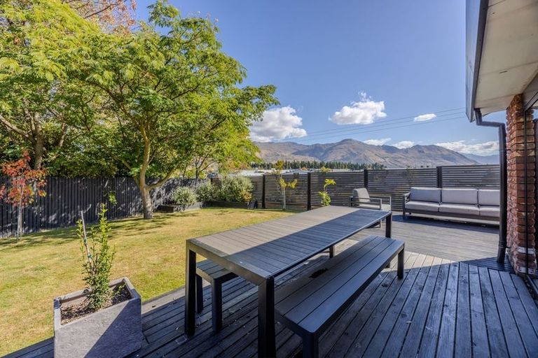 Photo of property in 13 Aeolus Place, Wanaka, 9305