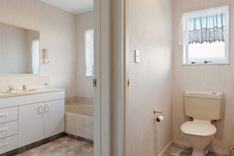 Photo of property in 5 Bayfair Drive, Mount Maunganui, 3116