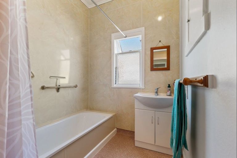 Photo of property in 13 Winchester Street, Levin, 5510