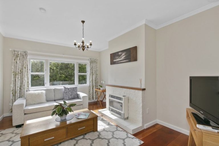 Photo of property in 16 Hathaway Avenue, Karori, Wellington, 6012