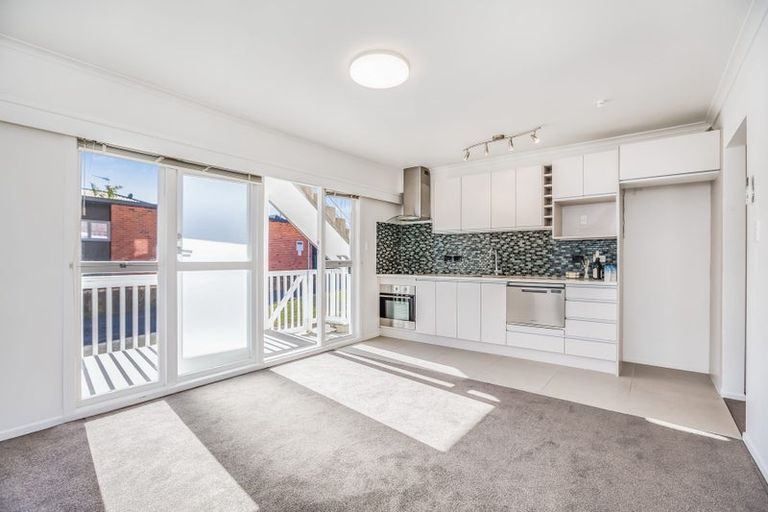 Photo of property in 2/19 Thatcher Street, Mission Bay, Auckland, 1071