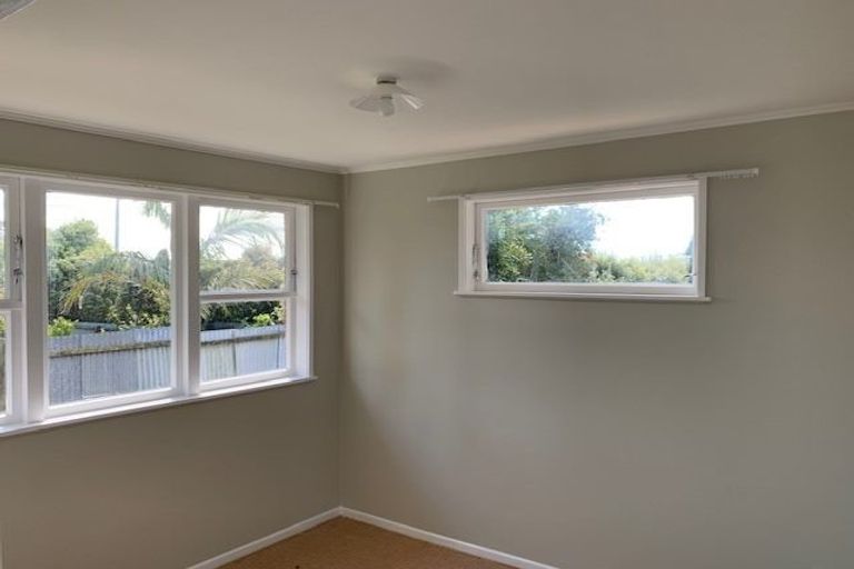 Photo of property in 1/165 Chivalry Road, Glenfield, Auckland, 0629