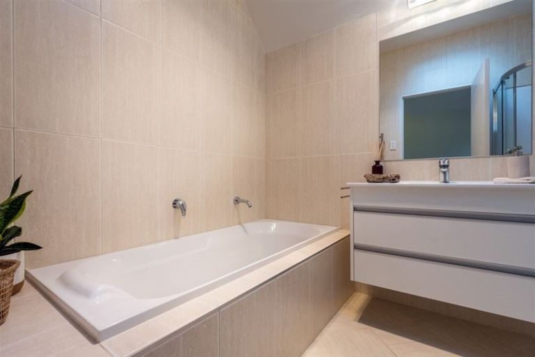 Photo of property in The Rise, 22 Hatfield Place, Albany Heights, Auckland, 0632