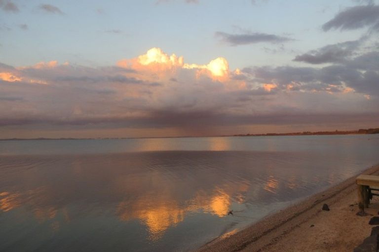 Photo of property in 4 Crispe Road, Clarks Beach, 2122