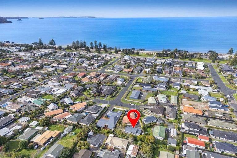 Photo of property in 16 Ross Crescent, Orewa, 0931