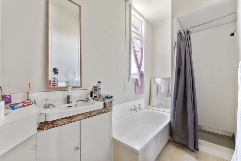 Photo of property in 143 Mako Mako Road, Levin, 5510