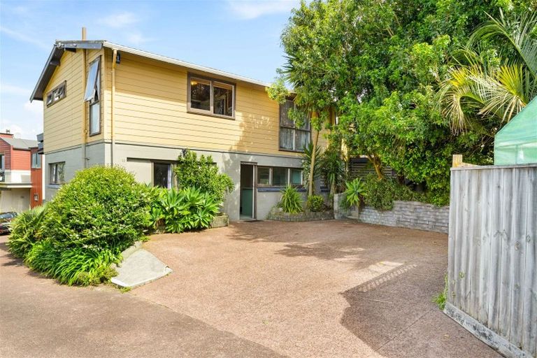 Photo of property in 10 Bluefin Way, West Harbour, Auckland, 0618