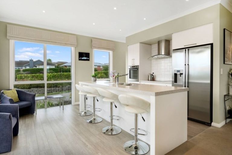 Photo of property in 2 Lynley Park Drive, Omokoroa, 3114