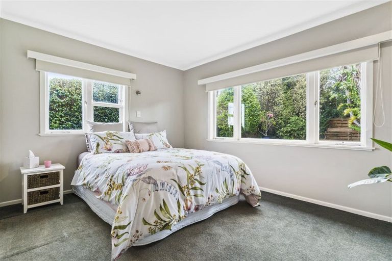 Photo of property in 1/345a Wairau Road, Totara Vale, Auckland, 0629