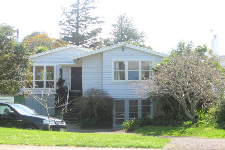 Photo of property in 48 Doralto Road, Frankleigh Park, New Plymouth, 4310
