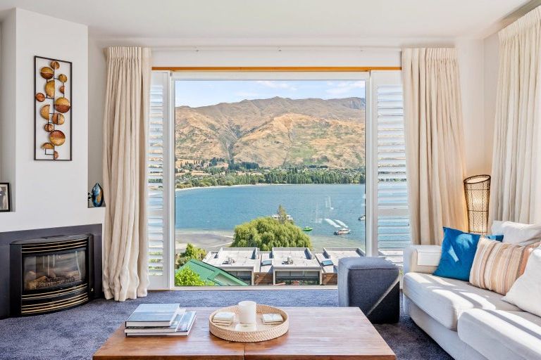 Photo of property in 32 Lismore Street, Wanaka, 9305