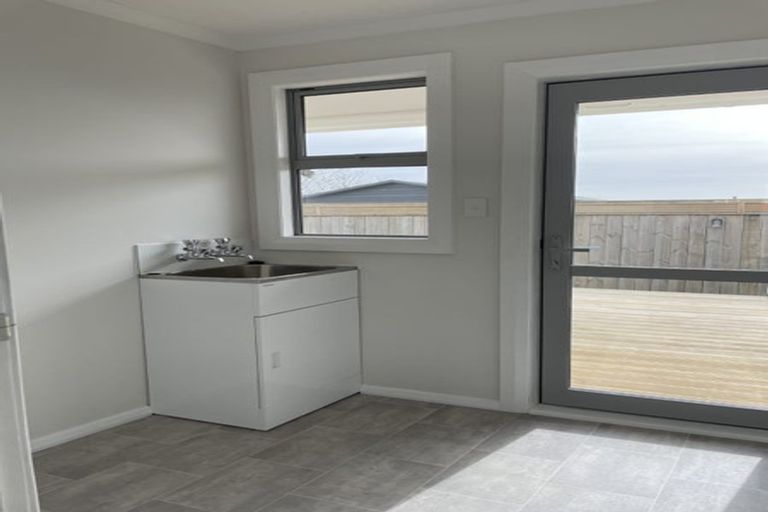 Photo of property in 102 Ryder Crescent, Levin, 5510