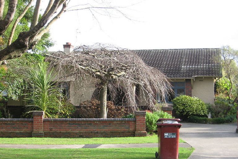 Photo of property in 19 Manapouri Crescent, Hokowhitu, Palmerston North, 4410