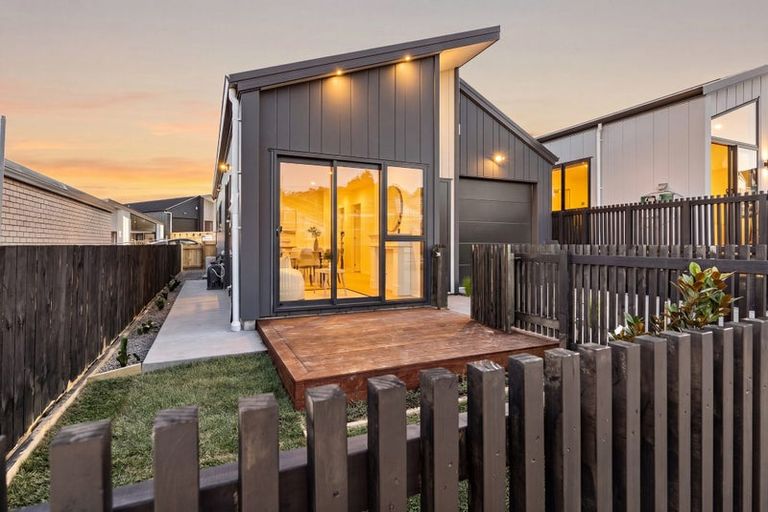 Photo of property in 32 Mahinga Kai Road, Orewa, 0931