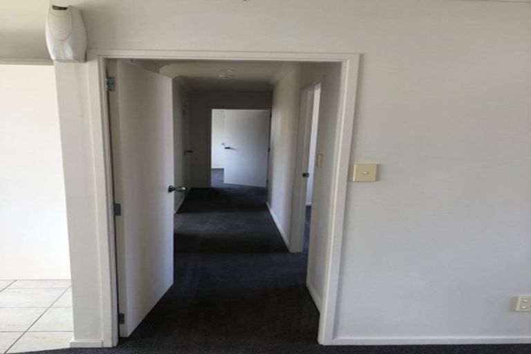 Photo of property in 18 Ranch Place, Pukekohe, 2120