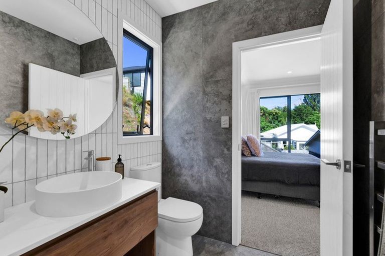 Photo of property in 6e Burns Street, Westown, New Plymouth, 4310