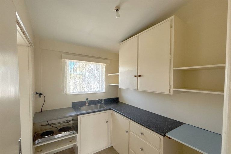 Photo of property in Kings Autos (ex Morgans Factory), 3/206 Hastings Street South, Hastings, 4122