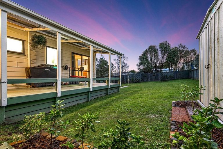 Photo of property in 12 Peterhouse Place, West Harbour, Auckland, 0618