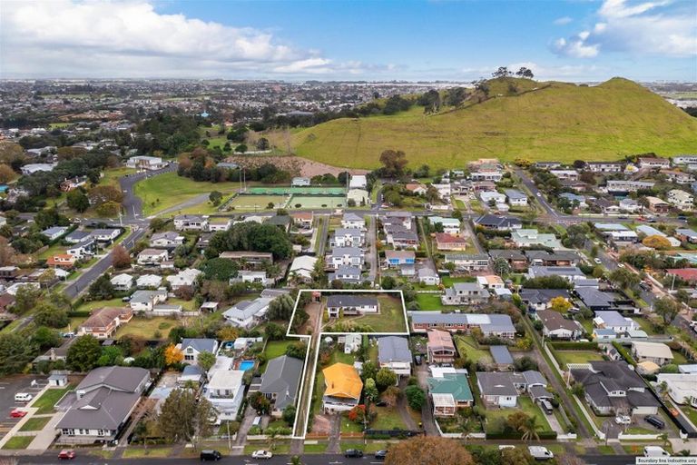 Photo of property in 29 Mcintyre Road, Mangere Bridge, Auckland, 2022