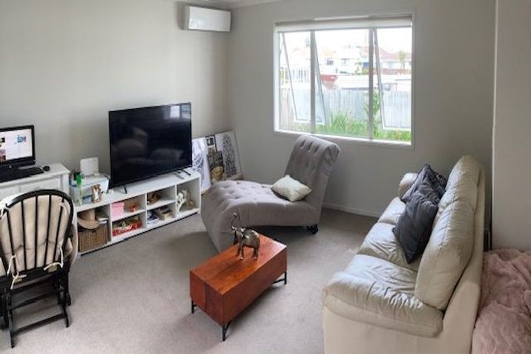 Photo of property in 16 Akeake Lane, Manurewa, Auckland, 2102