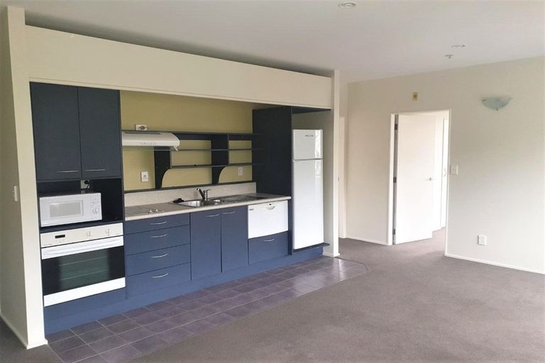 Photo of property in St Peters Apartments, 4d/192 Willis Street, Te Aro, Wellington, 6011