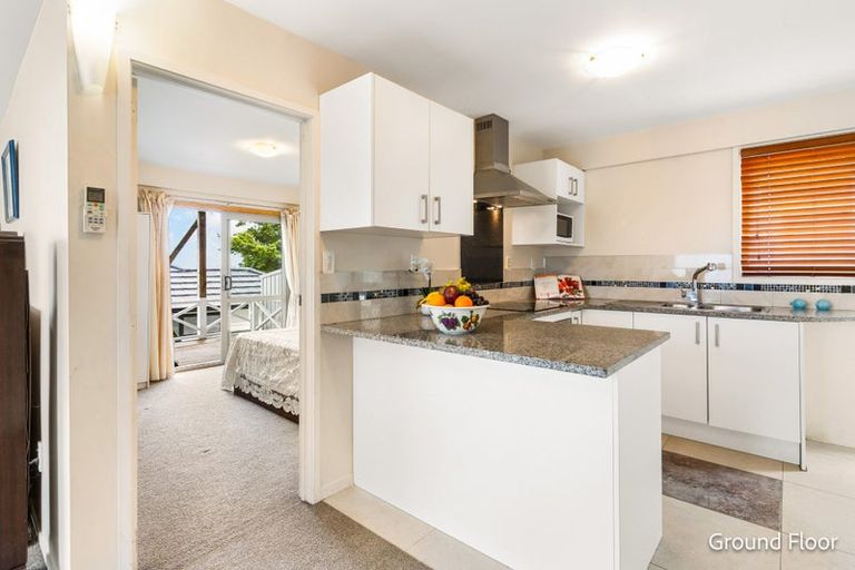Photo of property in 42 Ellesmere Crescent, Pakuranga Heights, Auckland, 2010