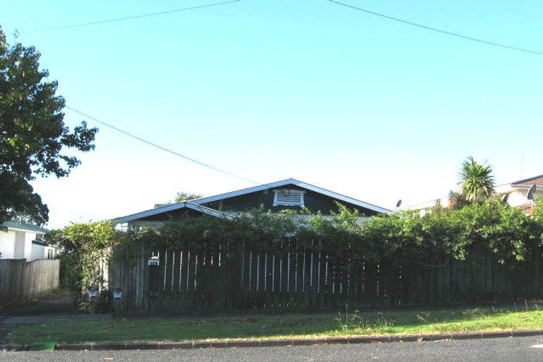 Photo of property in 4/24 Islington Avenue, New Lynn, Auckland, 0600