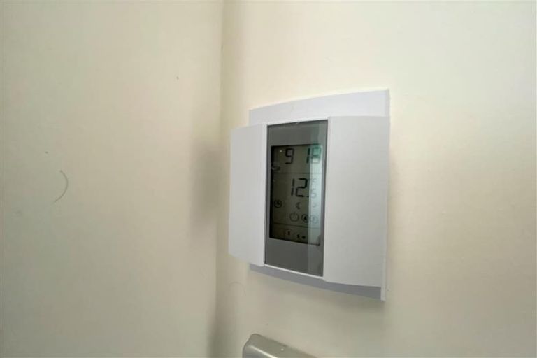 Photo of property in 11a Bank Street, Hillcrest, Auckland, 0627