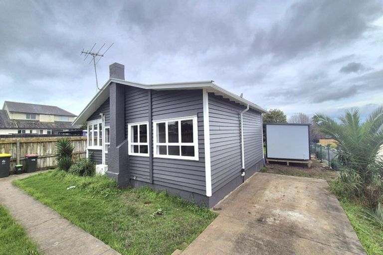 Photo of property in 40 Evans Road, Weymouth, Auckland, 2103