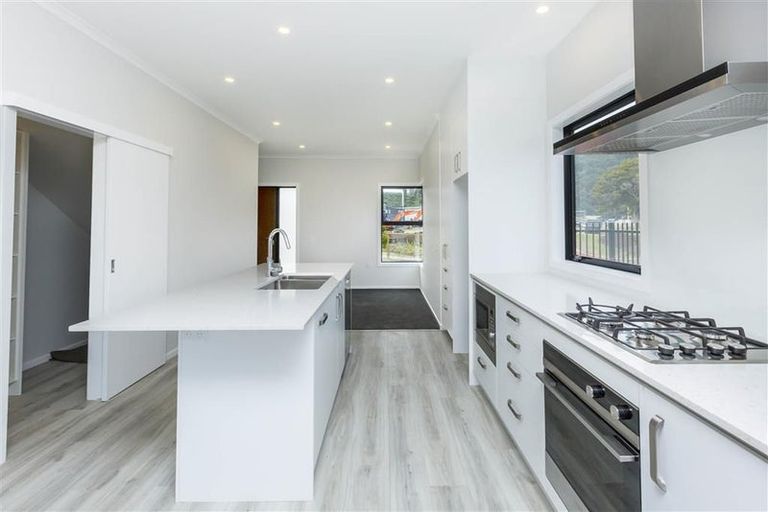 Photo of property in 1 Fitch Lane, Wallaceville, Upper Hutt, 5018