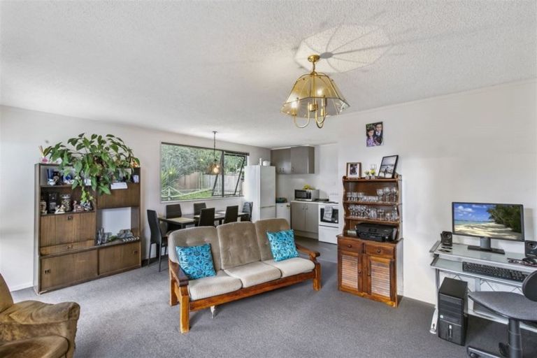 Photo of property in 2/8 Inca Place, Red Hill, Papakura, 2110