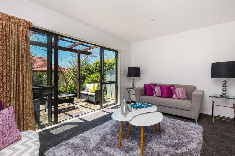 Photo of property in 9/44 Fields Parade, Oteha, Auckland, 0632