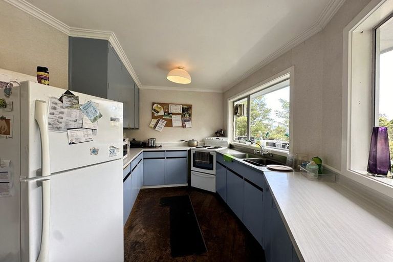 Photo of property in 480 Stokes Valley Road, Stokes Valley, Lower Hutt, 5019