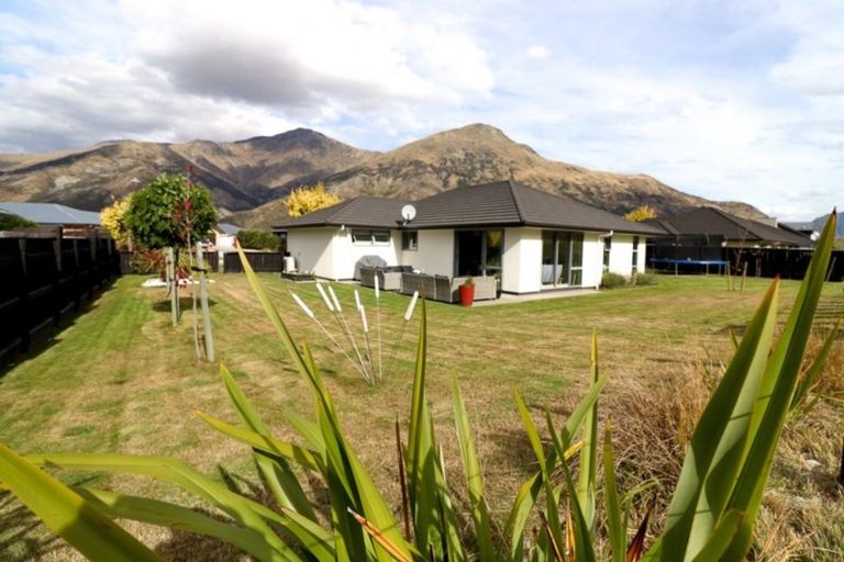 Photo of property in 11 Ada Place, Lake Hayes, Queenstown, 9304